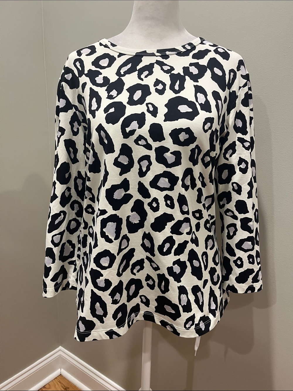 J. McLaughlin Leopard Print 3/4 Sleeve Top
